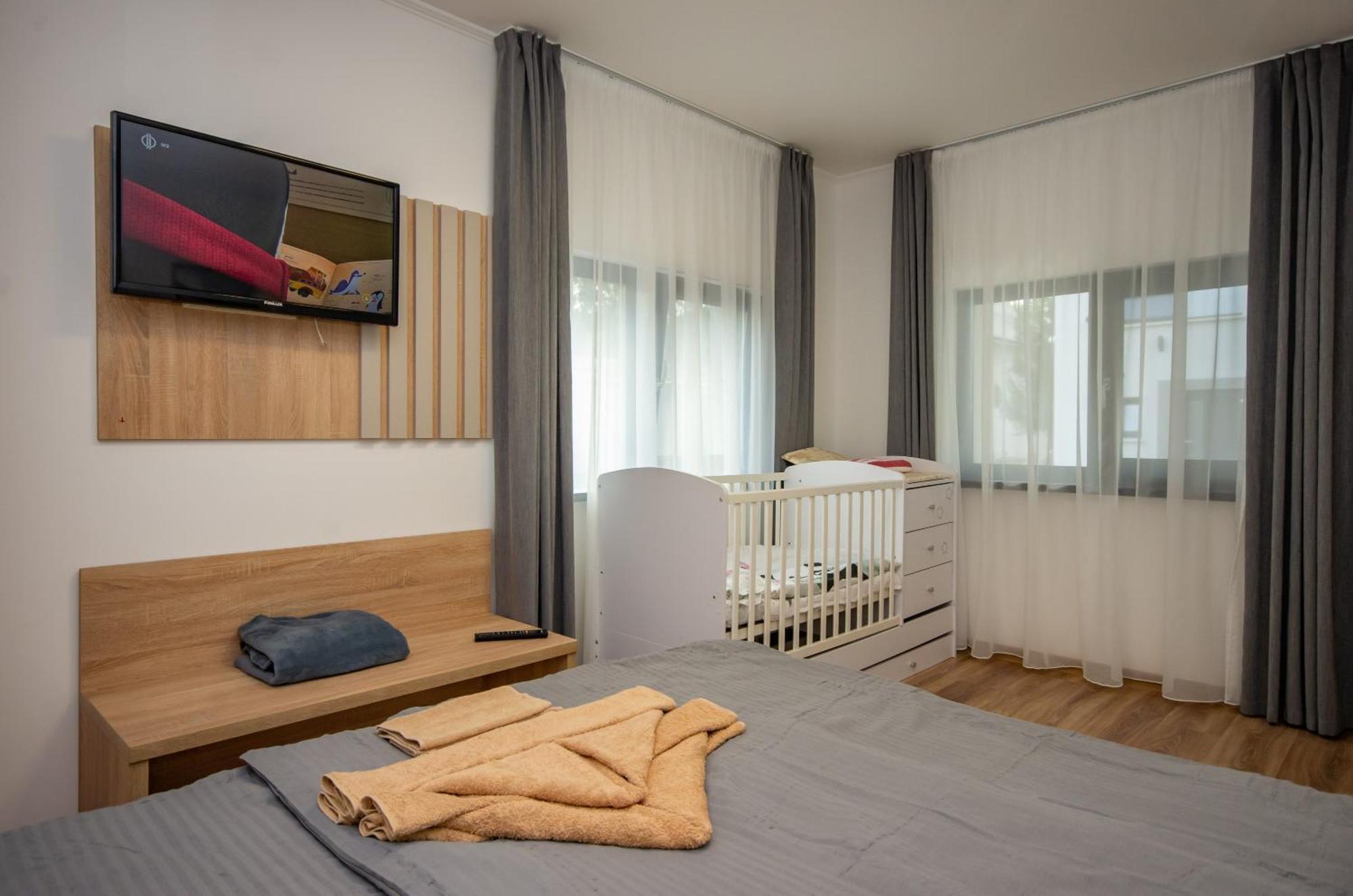 Csaladi Kikoeto Apartman غيولا المظهر الخارجي الصورة