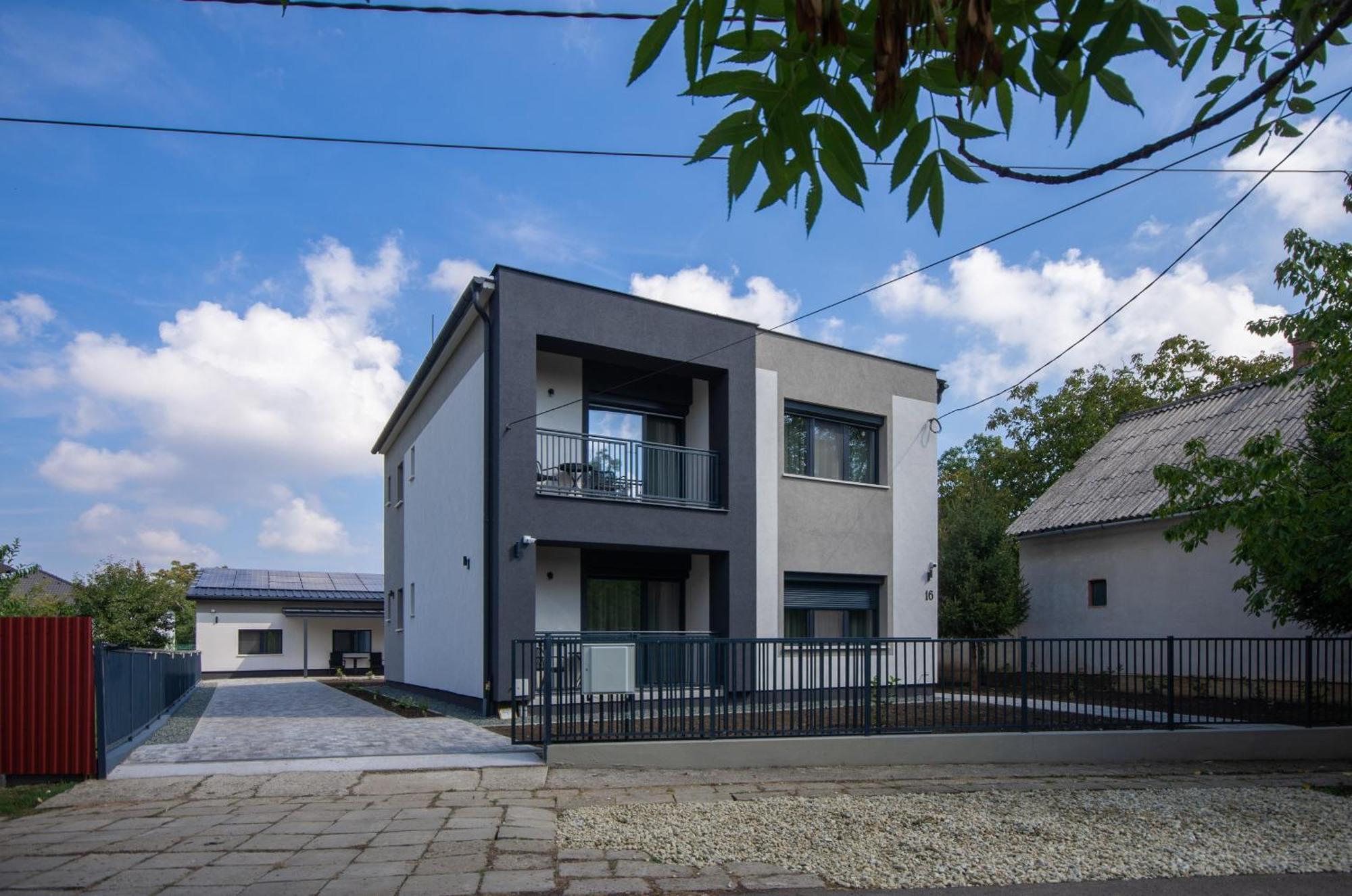 Csaladi Kikoeto Apartman غيولا المظهر الخارجي الصورة